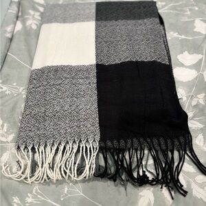 Black and White Checkered Scarf